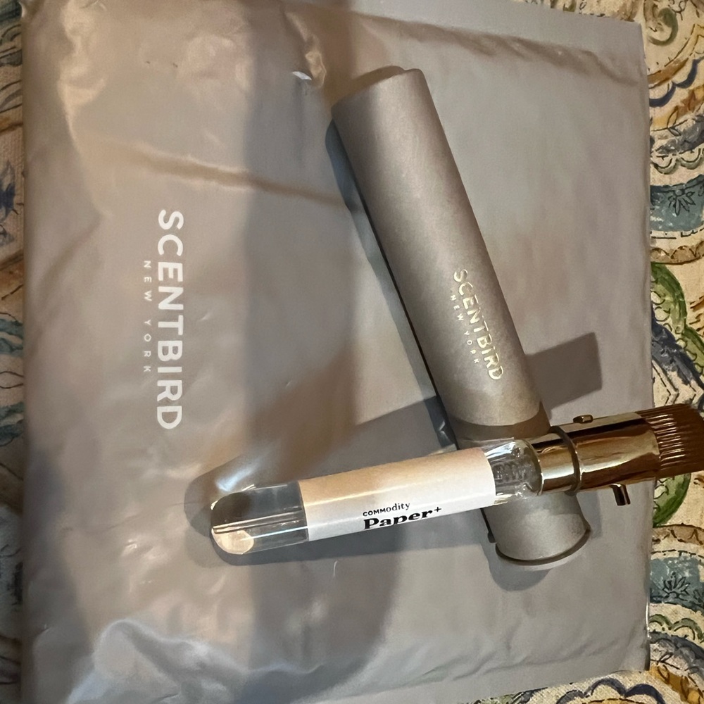 Scentbird Commodity Paper+ (Bold) Monthly Sample
